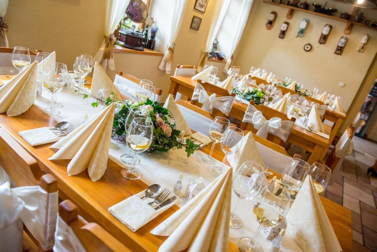 Penzion Restaurace U Helferu Libun Bagian luar foto