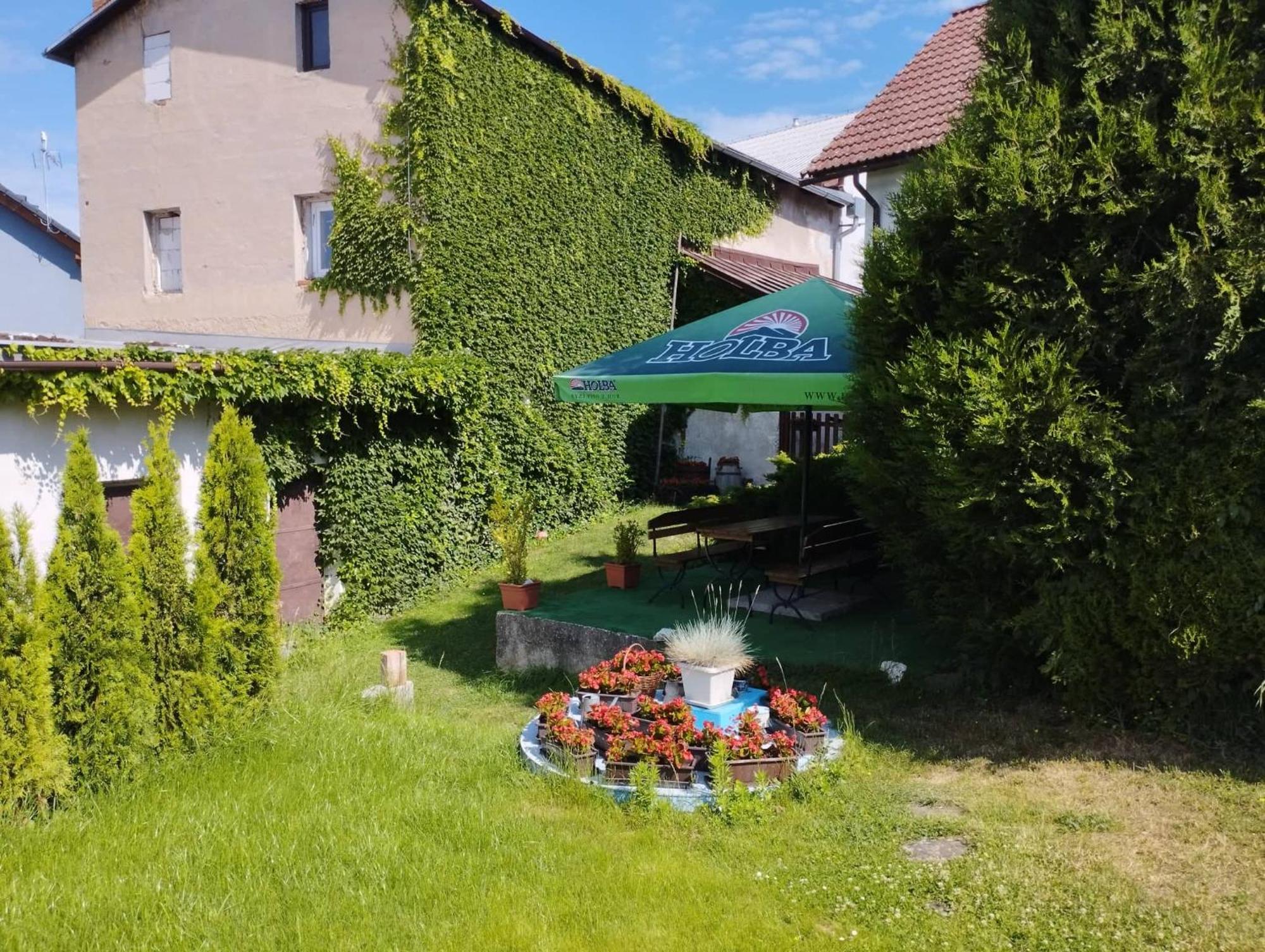 Penzion Restaurace U Helferu Libun Bagian luar foto
