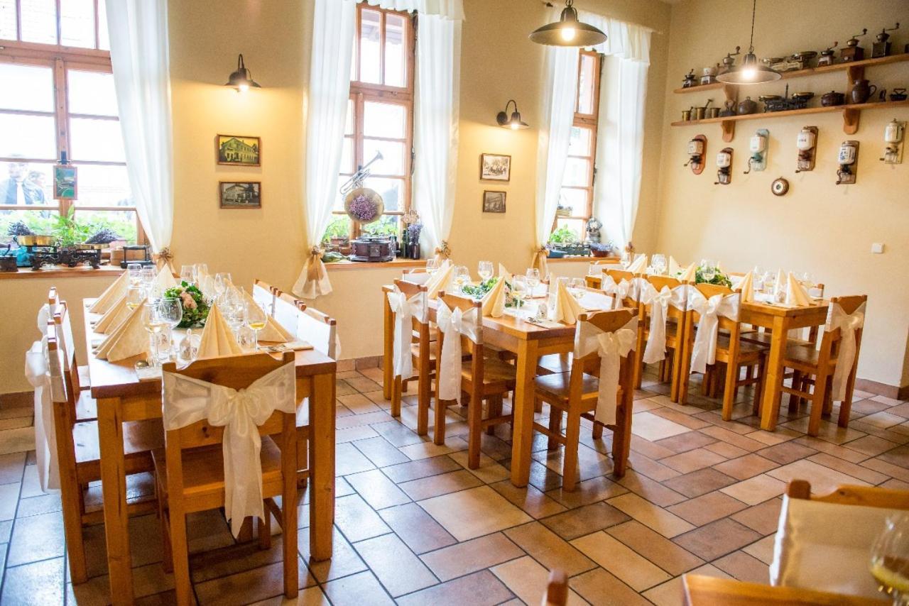 Penzion Restaurace U Helferu Libun Bagian luar foto